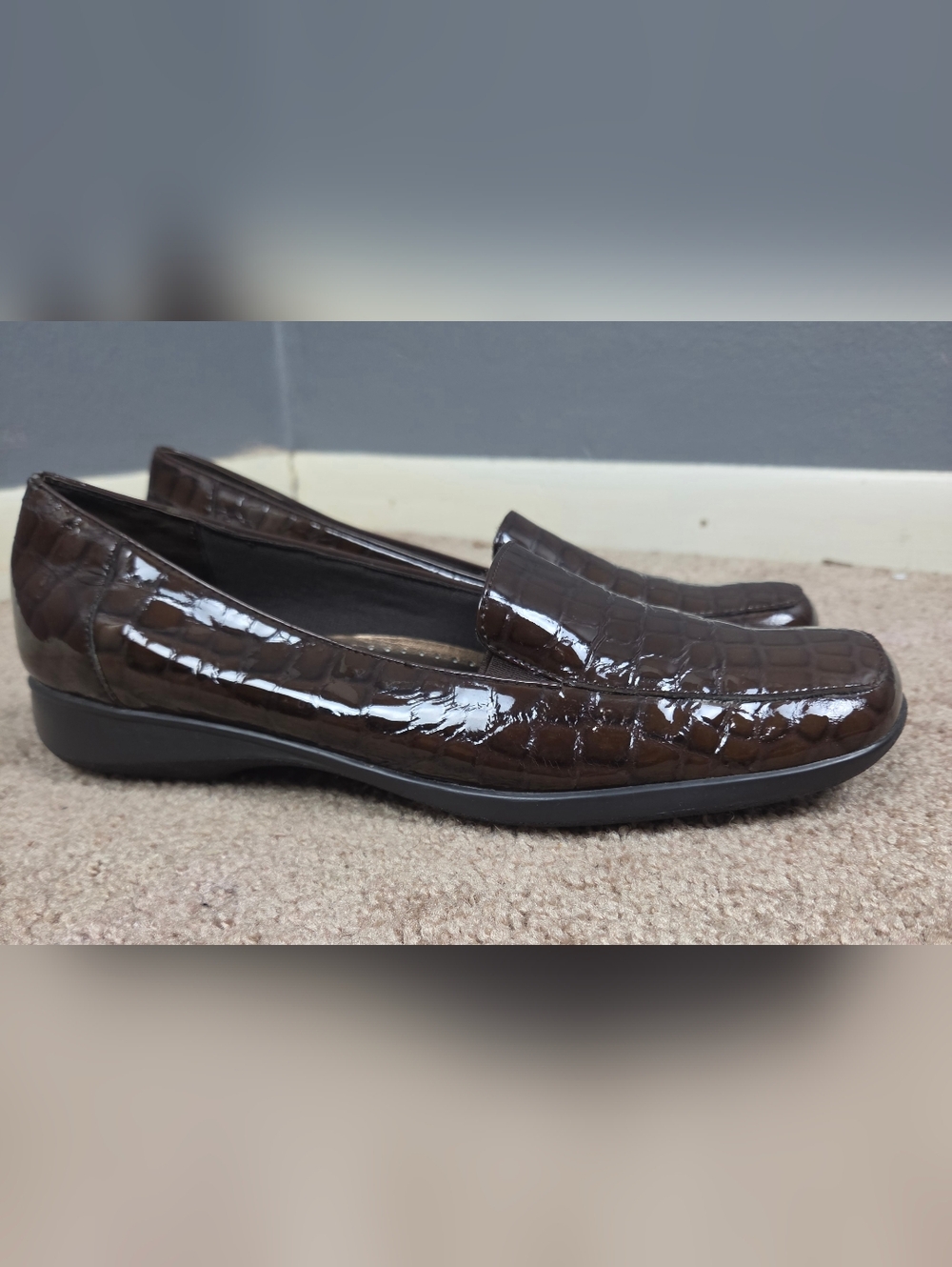 Trotters Woman's Croc-Embossed Brown Patent Slip-On Loafers